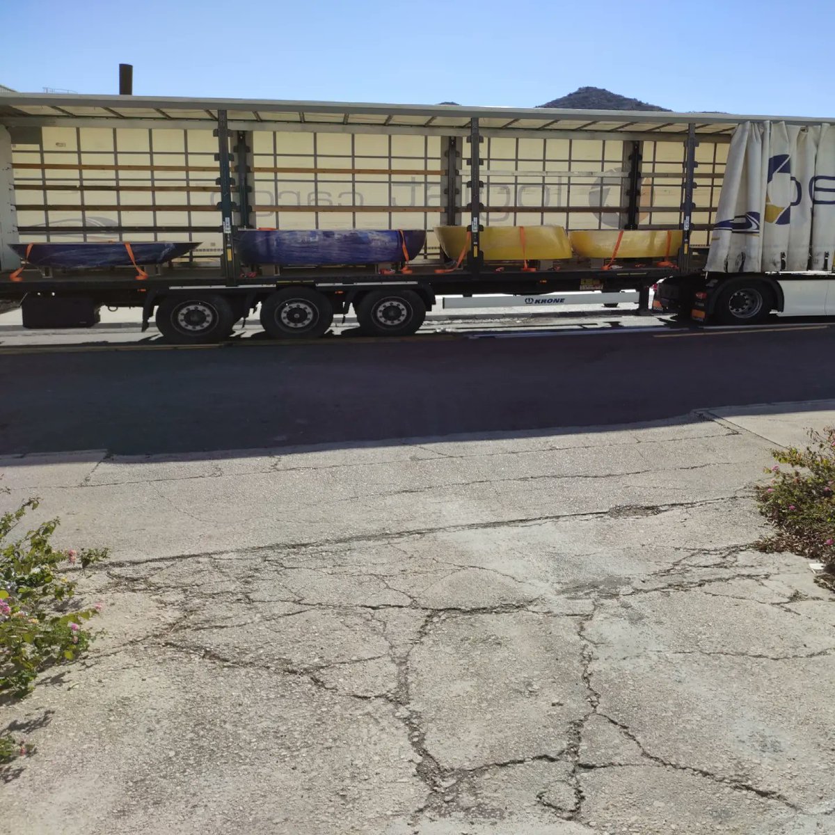 EbantechOficial's tweet image. Primera carga de la nueva escultura que estamos realizando en Solid Surface 🚚

#ebantech #escultura #estatua #solidsurface #statue #sculpture #carga #montaje #trailer