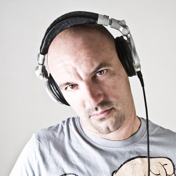 Buon compleanno <a href="/DjOssoofficial/">Dj Osso</a> di #TuttiNudi! 🎂
#23aprile