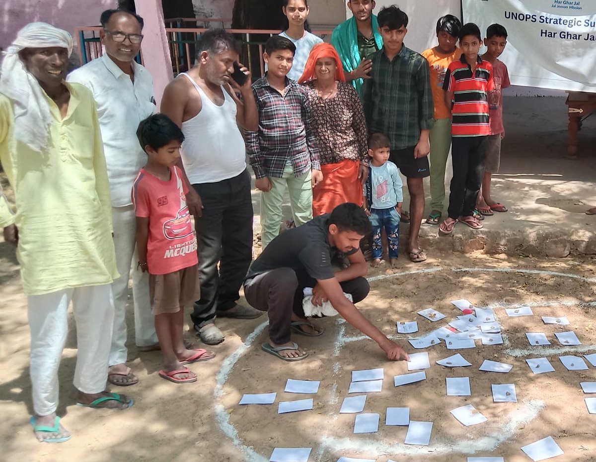 UNOPS_India's tweet photo. @UNOPS district consultants facilitating Community Leave No One Behind (#CLNOB) with the community to map their status of drinking water, greywater &amp; sanitation in selected villages of Jaipur, Ajmer and Udaipur districts of Rajasthan. @jaljeevan_ @DenmarkinIndia @RajGovOfficial https://t.co/BsJ1utvUMc