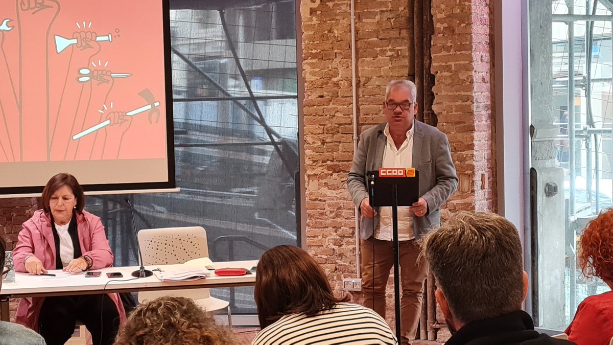 Iniciem el Consell de #CCOOindústria, que presideixen <a href="/JosMMartin/">José Martín</a> i Julia Rodríguez, explicant els canvis que s'han fet als òrgans de direcció i es dona pas a la presentació de l'informe general per part de <a href="/hermajoan/">Jose A Hernández #orgullCCOO</a>