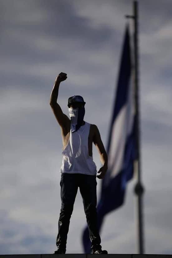 JosAnto2023's tweet photo. ABRIL es un estallido rabioso de cambio protagonizado por la juventud, un BASTA YA; un sentimiento que se sobrepuso al prejuicio y que valoró la determinación de la gente. Un movimiento donde dijimos “Aquí sólo hay hermanos” porque nos cobija una sola bandera la: AZUL Y BLANCO. https://t.co/W8XvQ1ljCB
