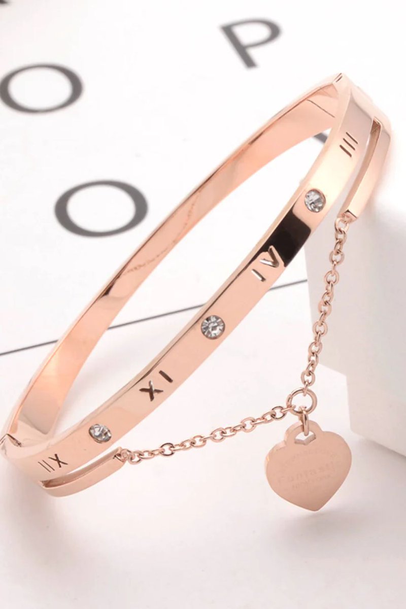 VembleyFashion's tweet photo. "Unleash your inner #style maven with #Vembley's stunning charm #bracelet.”
Vembley's #Gorgeous unique #bracelet is the perfect #accessory for any occasion.
https://t.co/mzJN1q7pbF
#contemporaryjewelry #jewelrylovers #jewelrytrends #jewelrydesign #jewelryaddict https://t.co/iUZI8FH49n
