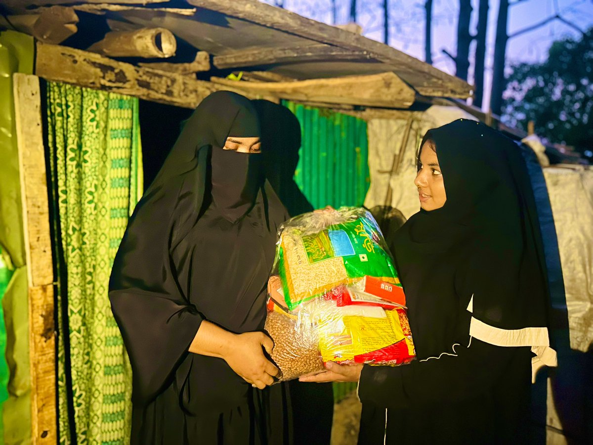 RahiKhushi1's tweet photo. "Grateful for the success of our Ramadan food project for Rohingya widows, single mothers, and older women.
The smiles and gratitude of the Rohingya women were truly heartwarming.
#SupportRohingya #womensupportingwomen #rohingyarefugees #needmoresupport https://t.co/UcV67rKcWo