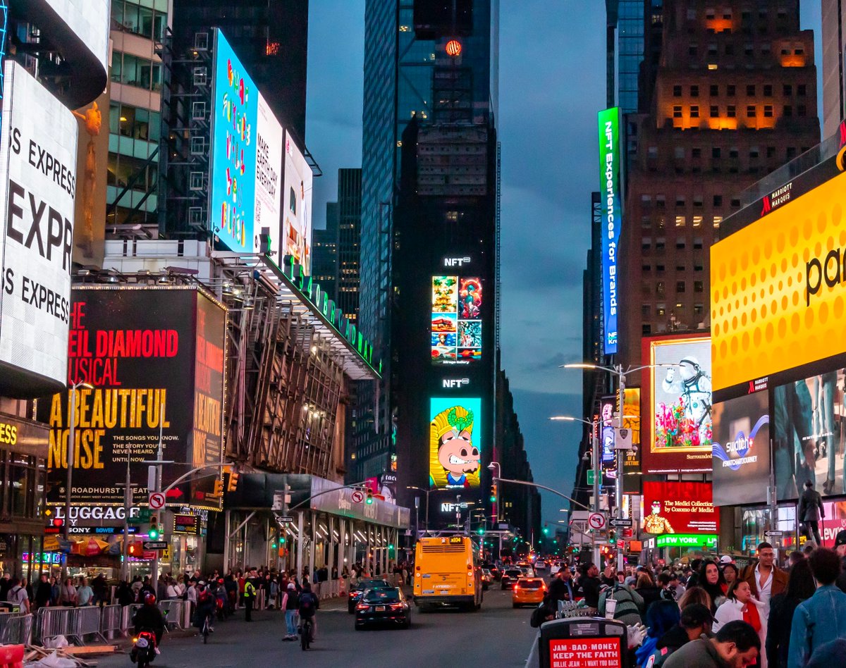 Happy to come across this picture that was taken!

Curated art grid on the tall billboard by <a href="/MrHabMo/">MrHabMo</a>, <a href="/delta_sauce/">DeltaSauce</a> &amp; @humanoidia, <a href="/socalpathy/">𝐑𝐢𝐤𝐤𝐚𝐫.tez.eth | #omencollective | #MAIF</a>, <a href="/saucebook/">Mark Kelly</a>, <a href="/ClaireSilver12/">Claire Silver 🌸</a>, <a href="/Somnai_dreams/">Somnai</a>, <a href="/revrart/">Revrart</a>!