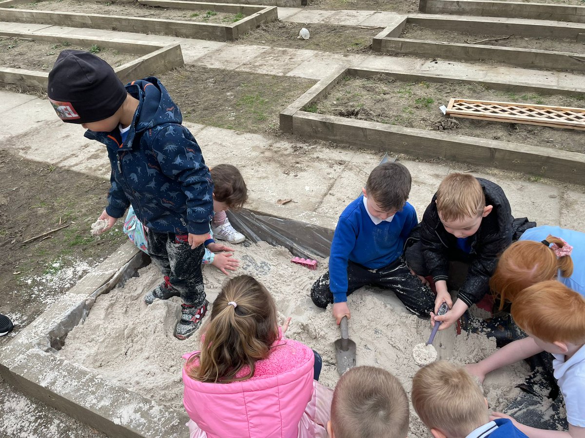 nurserydennyps's tweet photo. One of our planters turned into a sand area for our children. They helped to prepare the area and then transport the sand over to get it ready to play. Thanks again to our families for donating the sand and preparing the area so we have drainage. #communitysupport #newspaces https://t.co/RKCKBuOlDU