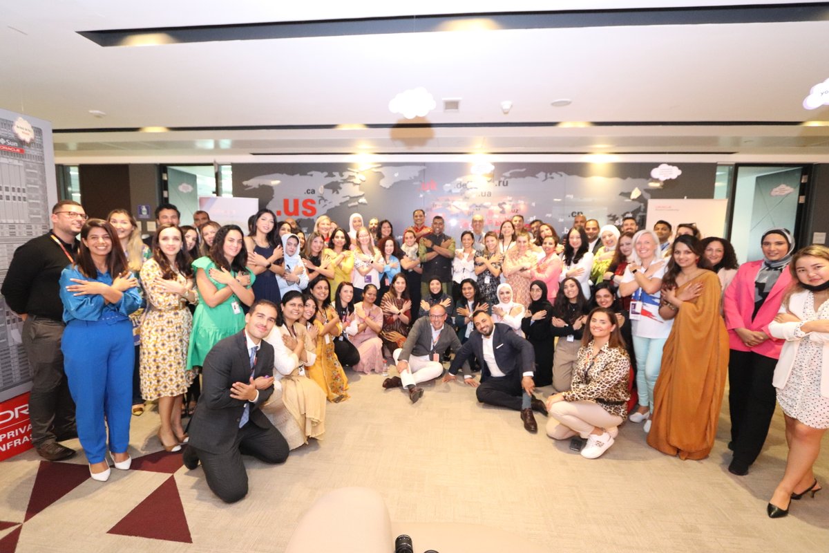 Oracle_ME's tweet photo. We’re honored to be named a @LinkedIn Top Company in the #UAE! ☁🇦🇪 

Discover more about careers at Oracle: https://t.co/w62yD6rkye 

#OracleForAll https://t.co/WXRe46F4ii