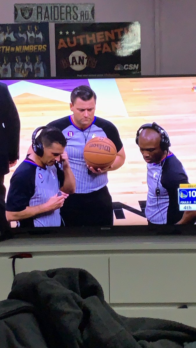 JenDamaris's tweet photo. Part of the #Kings starting 5 https://t.co/EgfLSGhH8r