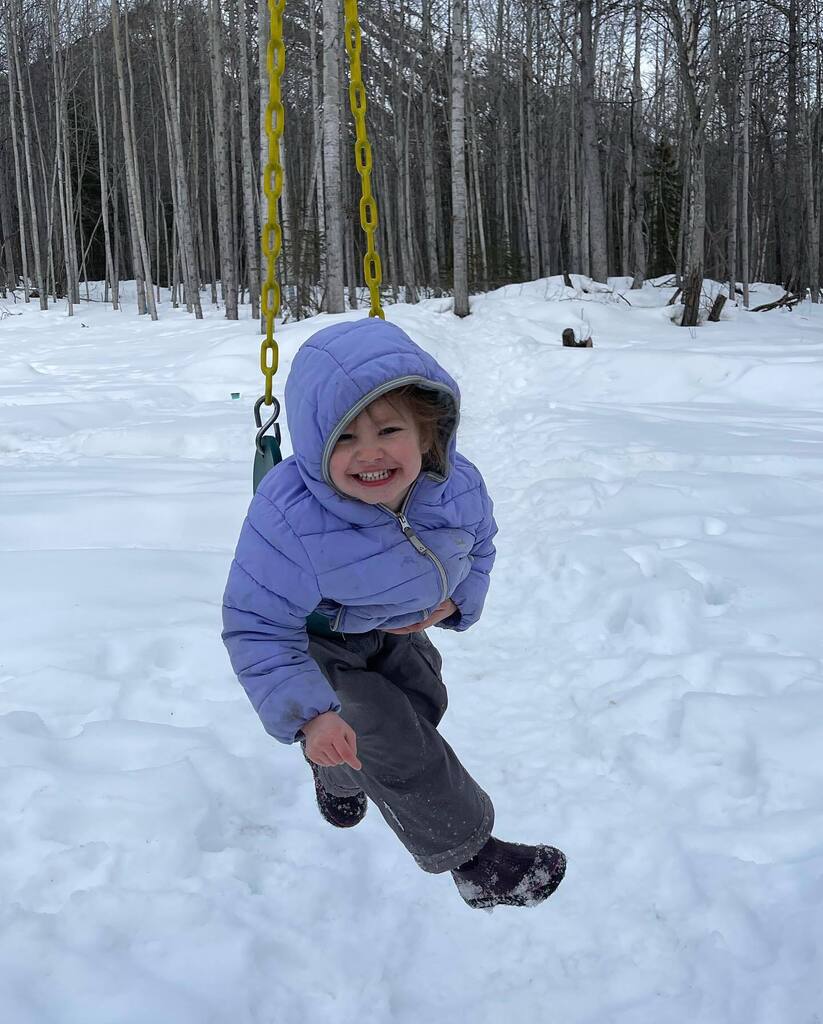 dust_runs's tweet photo. Fun weekend with friends out at Eklutna enjoying the remnants of 5th winter (and a special, flat family visitor from out of state -- Hawthorne!) https://t.co/PrALWlHi7h https://t.co/w1UDhzJGR4