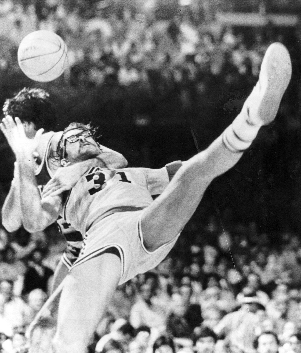 BigLarryBabyArm's tweet photo. Sabonis will be alright…Kurt Rambo’s Says hold my beer…#commonfoul https://t.co/Nh4M2cMFMv