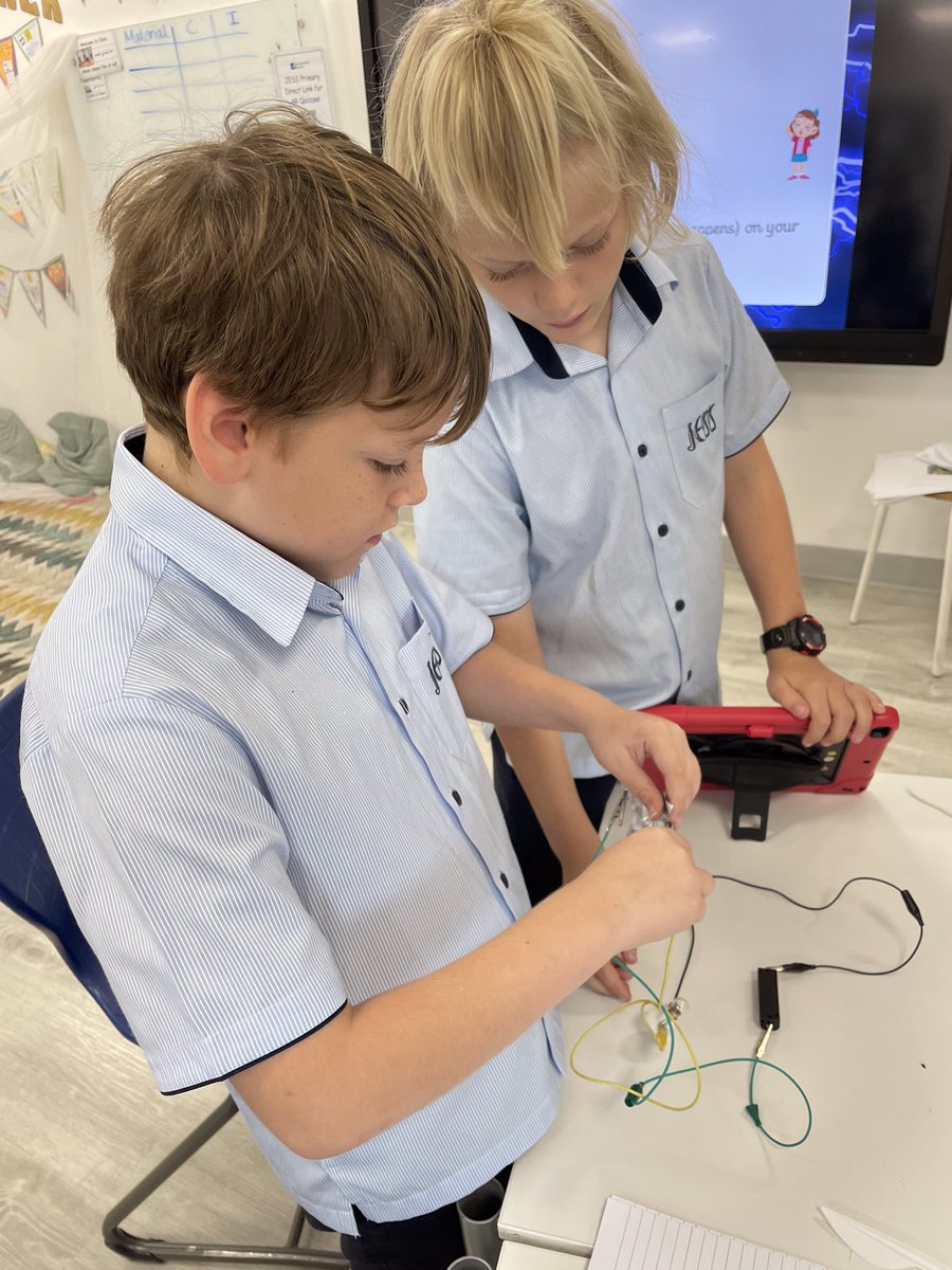 Year 4 have been developing their understanding of electrical conductors and insulators by exploring different day-to-day materials and testing them out in a circuit. Excellent investigation skills! #JESSPriScience