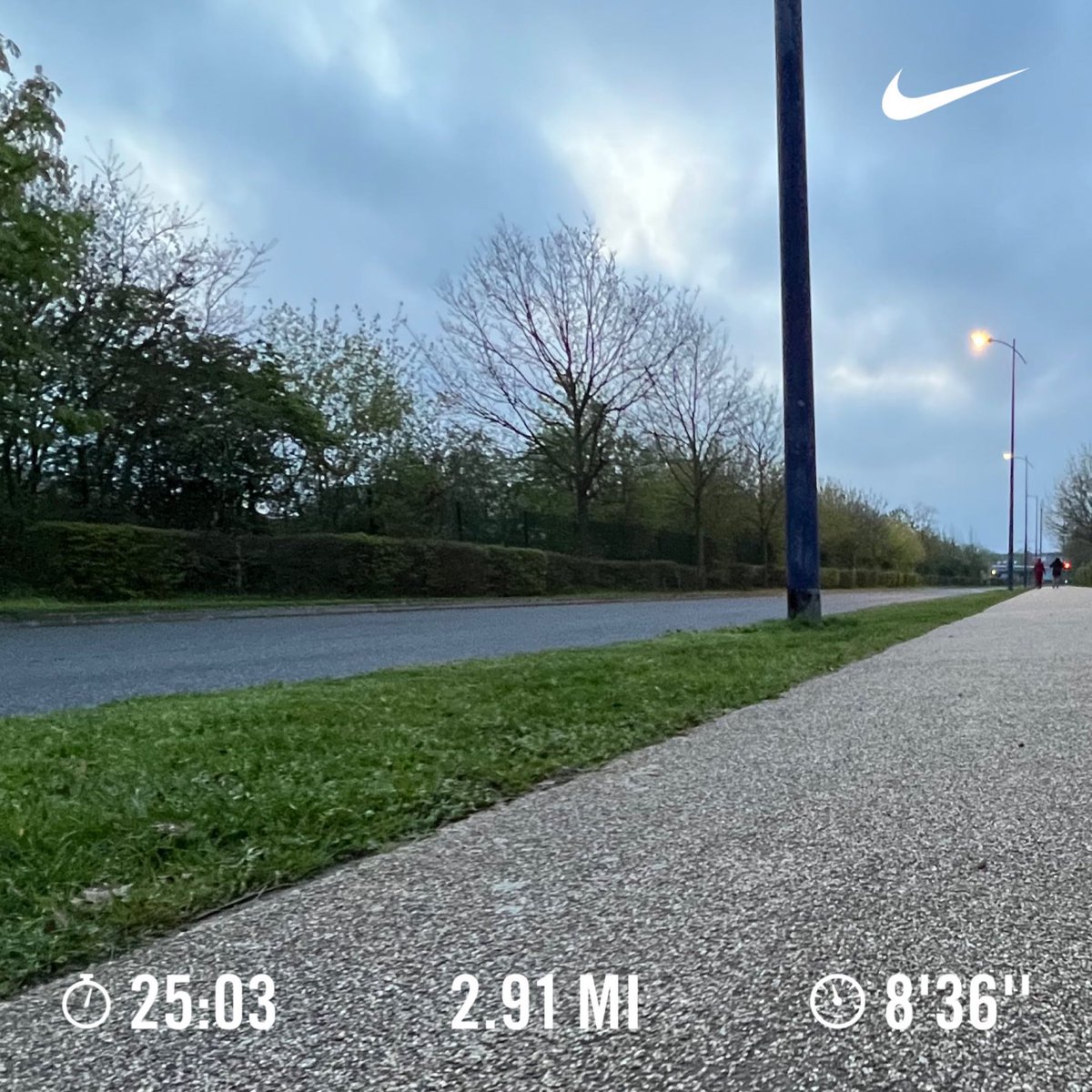 After 18 weeks of it, my final 5am training run is done 🙌 I’m over the moon with my fundraising for ⁦@DemelzaCharity⁩ ahead of ⁦@LondonMarathon⁩ so far but please keep your very kind donations coming 🙏 justgiving.com/fundraising/bi…