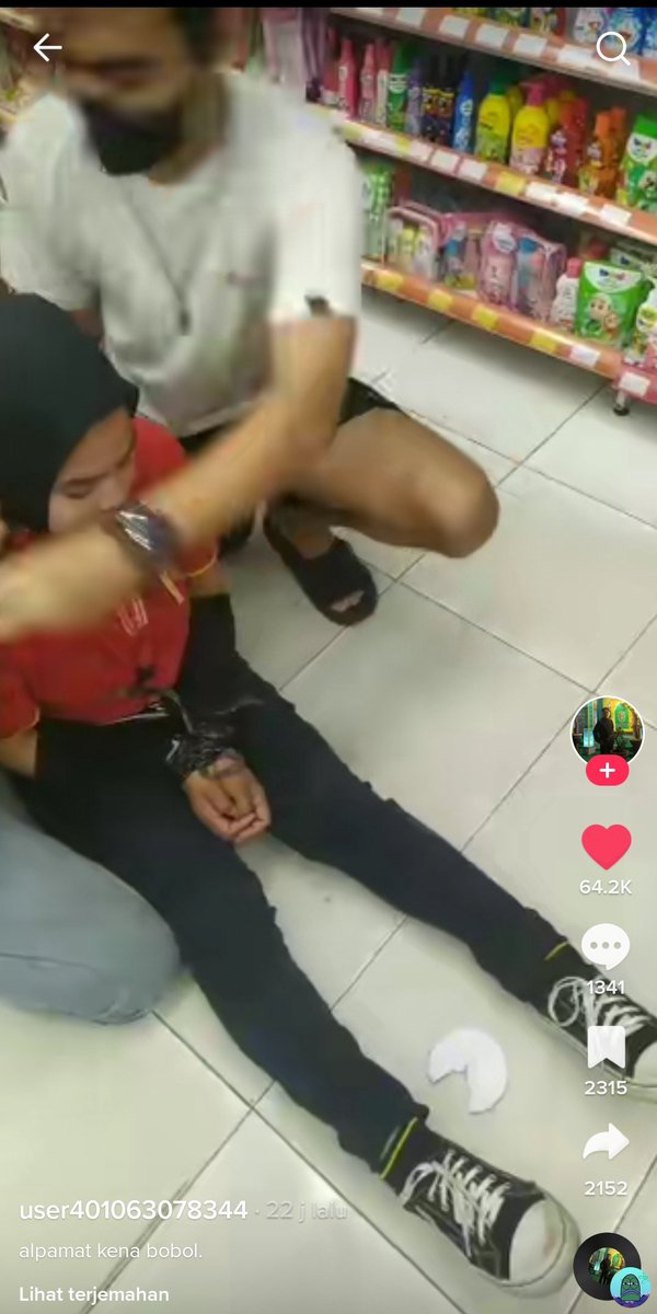 Tanyarl Alfam dibobol pegawainya sampe di iket² gitu Ya Allah seremm banget Kasian juga pegawainya 🥺😭
