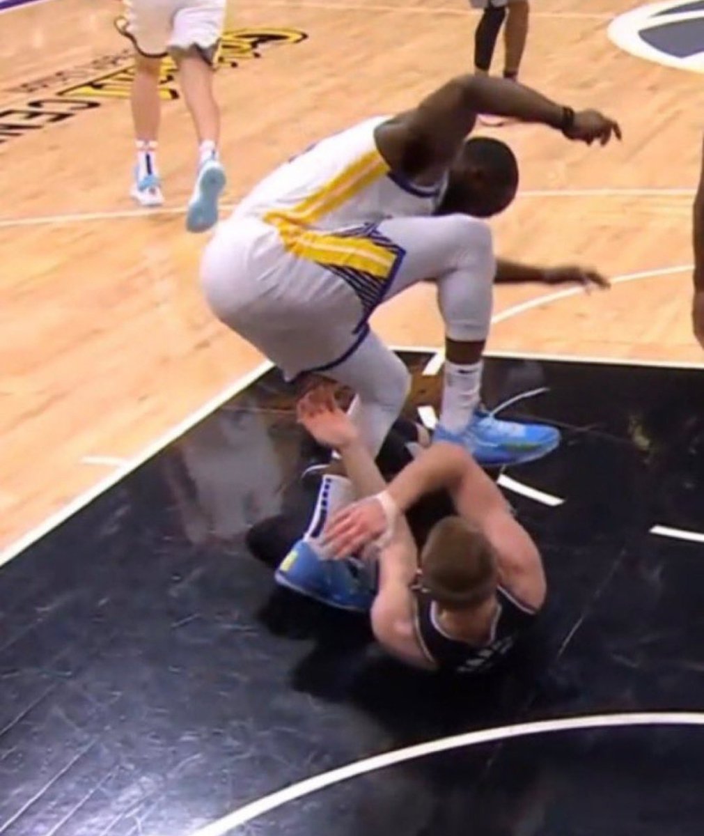 NBAMemes's tweet image. Caption this😭