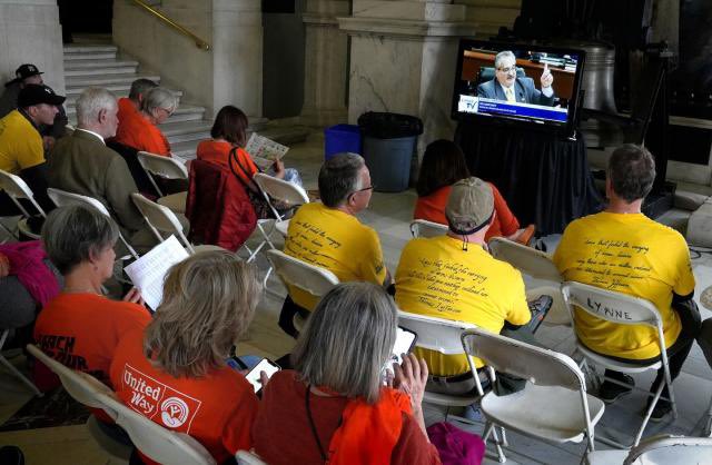 shannonrwatts's tweet image. Rhode Island @momsdemand volunteers have been at the statehouse for many hours today and late into the night to keep pushing on an assault weapons ban. 💪💪💪

providencejournal.com/story/news/pol…