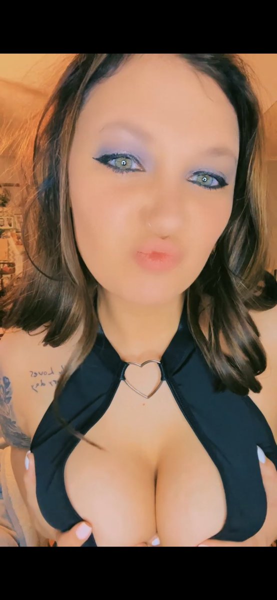 tattedmommm25's tweet photo. Who wants kisses? 😏☺️#onlyfans #onlyfansgirls #onlyfansmodel #onlyfansbabe #onlyfanspage #onlygirls #onlyfanscreator #onlyfansmilf #onlyfanschicks #onlyfansfree #onlyfansxx #onlyfansvideo #onlyfanscontent #onlyfanslinkinbio #onlyfriends https://t.co/t0yRfSItyS https://t.co/g926jJHHcl