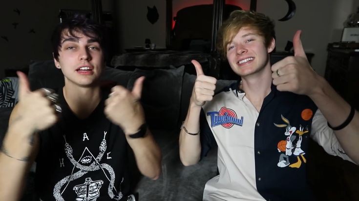 are you really a sam and colby fan if you haven't accidentally started doing at least one of their poses?