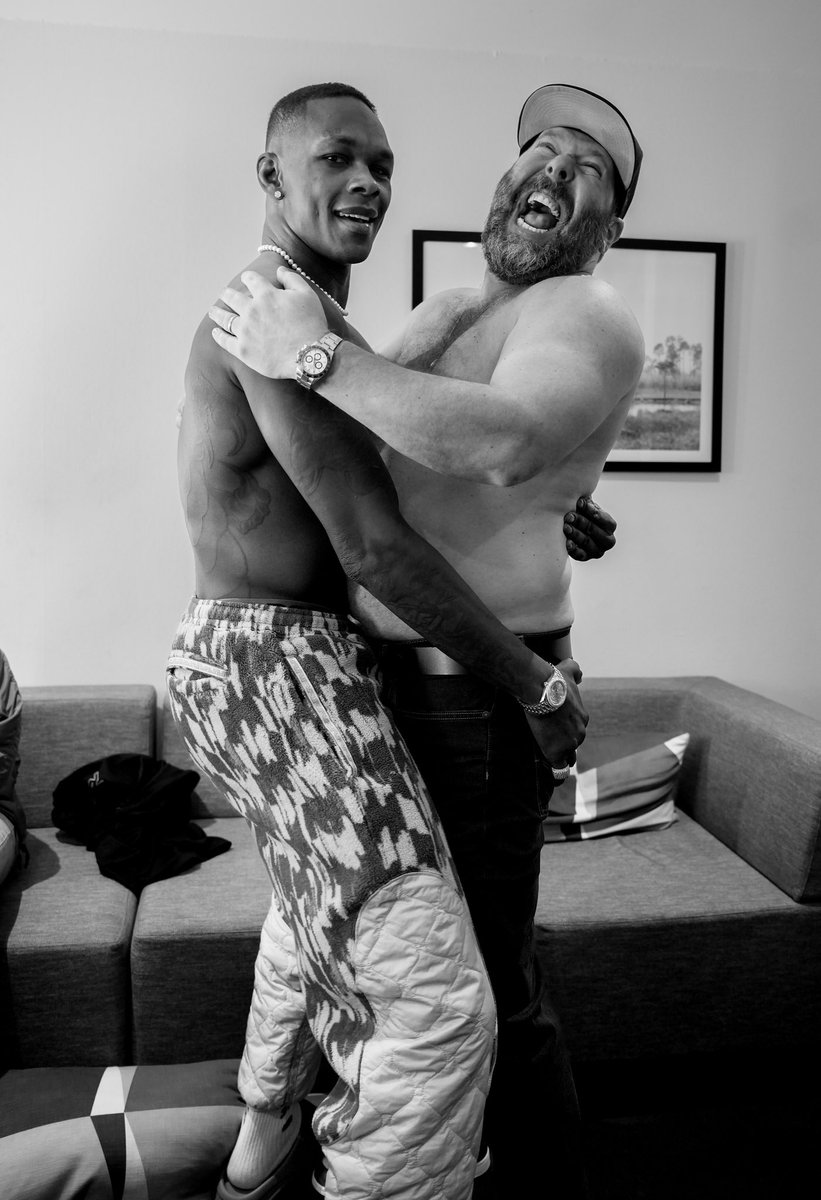 stylebender's tweet image. The Machine vs The Robot!! 🍻 #happiness #love #bertisnotfat #heisthicc