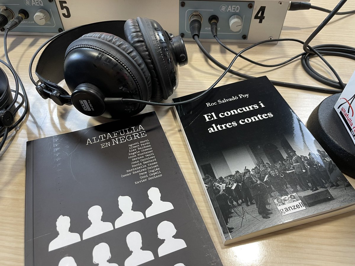 eduardboada's tweet photo. 📻 Converses d’ahir per parlar de llibres i dels 10 anys de @ganzellcat a @AltafullaRadio per al programa en xarxa #CarrerMajor amb @eduvirgili i @oramirezdolcet.
https://t.co/p0Ladg3QL9
🎙️I a @tarragonaradio amb la Núria Cartanyà
 https://t.co/OibUeKqet1
#Tarragona #Alatafulla https://t.co/wRJPZshoeR