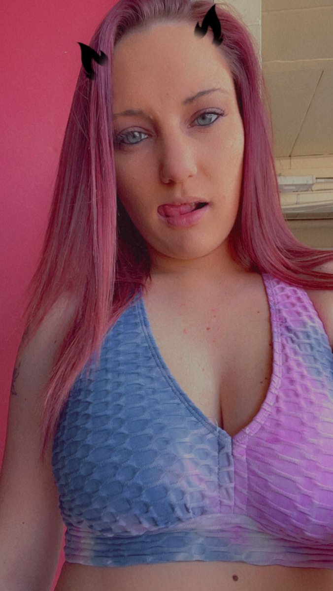 KandyGurl420's tweet photo. Baddd Bitches only ;) https://t.co/ZMFNz6MT6U