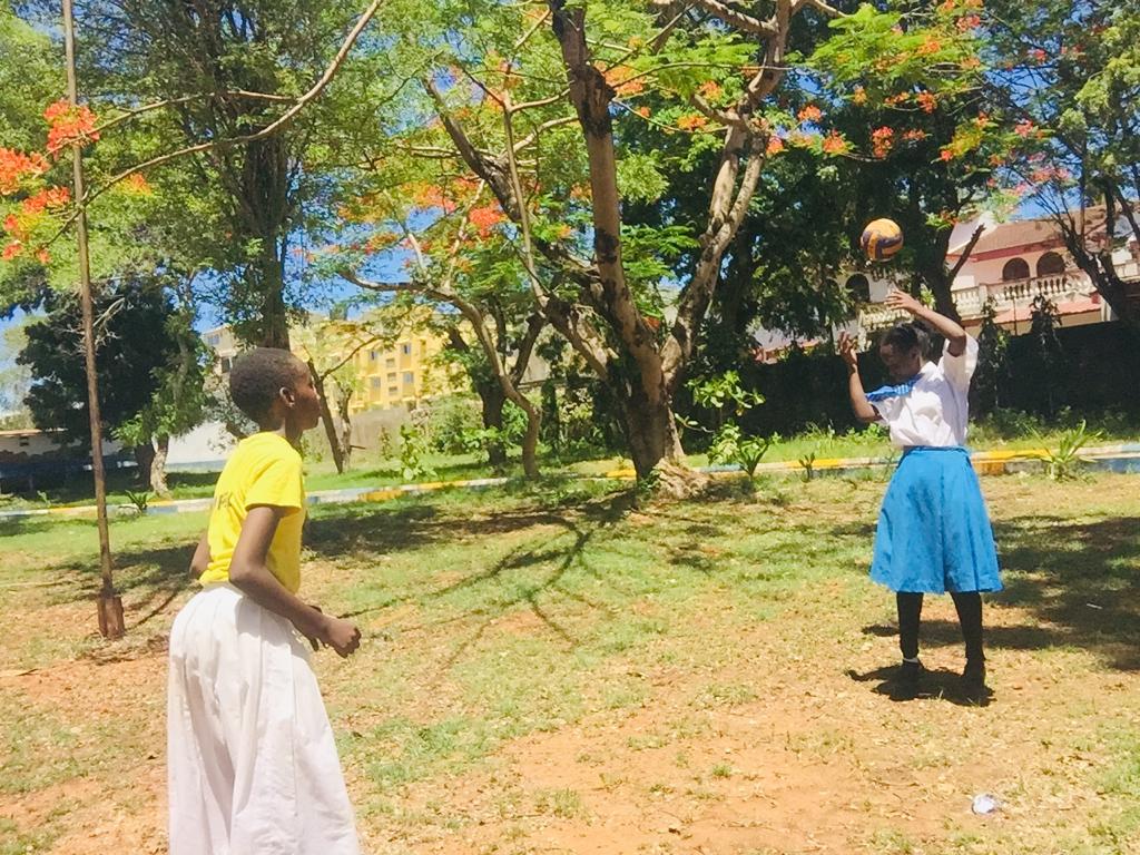 KenyaGirlGuides's tweet photo. women in sports leadership and various root causes that have caused the problem.

The activities with the girls involved fun games like badminton,table tennis, volleyball,and disc throwing.

#Lead4Impact
#100GirlsProject
#HerTheFutureLeader https://t.co/3PCYdEwZPQ