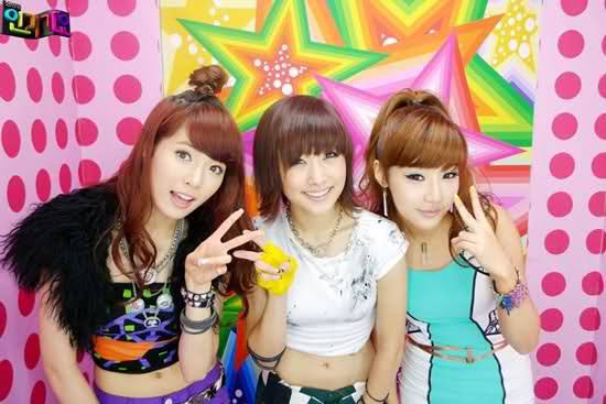 kpopmultistan4's tweet photo. They gave us these once and never again 😭😭😭😭

#2ne1 #SNSD #4Minute #Kara #BEG https://t.co/aF3n71VFkQ