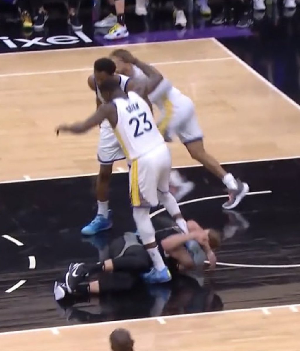 Look at Sabonis man.. TF was Dray supposed to do?