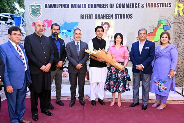 RcciOfficial's tweet photo. #RCCI President Mr. Sakib Rafik along with Group Leader Mr. Sohail Altaf &amp; Former Presidents at Iftar Dinner hosted by Ms Riffat Shaheen, President Rawalpindi Women Chamber of Commerce and Industry. 
@RWCCIpkOfficial 
#RWCCI #Ramadan https://t.co/hX7IQmgVz5