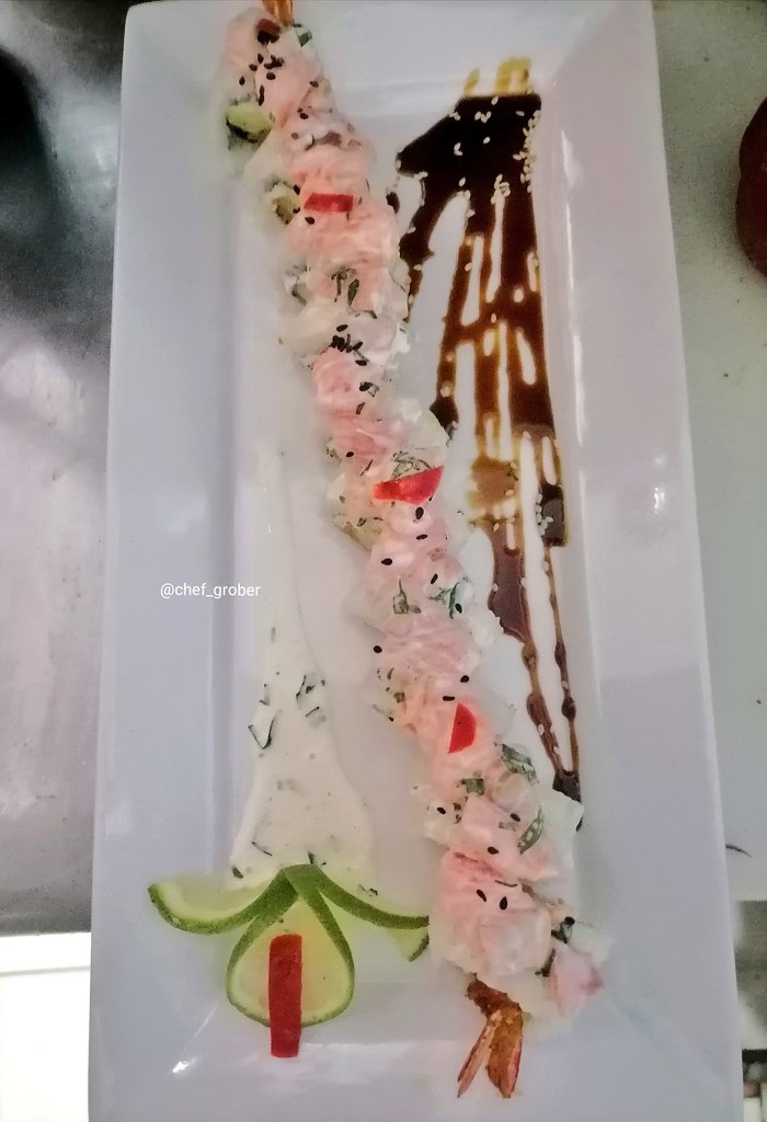 GrOb3r's tweet photo. Truacevichado Maki Roll
Coronado con un acevichado de Trucha, Marinado en limón norteño, cebollas en pluma, cilantro y salsa de la House
RELLENO.
Camarón Furai al panko 
Palta de Quillabamba
Queso crema
Envuelto en alga Nori
+ Teriyaqui
+ Ohashi
+ salsa house
Disfrutalo🤤🥢🇯🇵🇵🇪❤️ https://t.co/53Q4eyAAsH