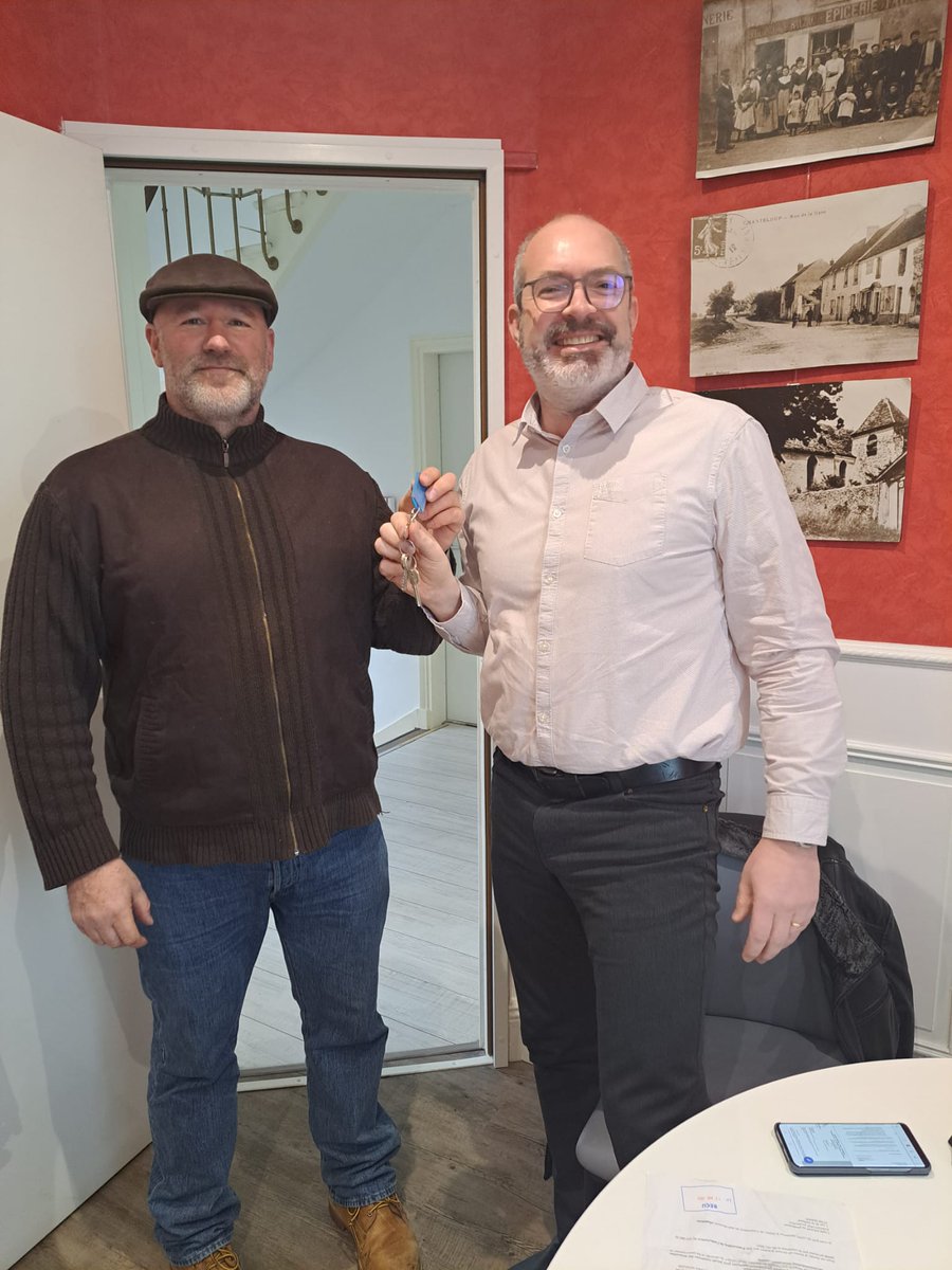 ldiz77's tweet photo. Remise des clefs symbolique de l'extension du cimetière. Une très belle réalisation pour cet équipement indispensable qui n'aurait jamais pu être livré dans des délais si courts sans l'activisme de @Rcolaisseau. Fier du travail des agents. #chanteloupenbrie. https://t.co/74OVKf6i1R