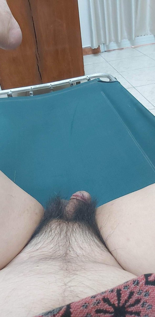 vykhang111's tweet photo. Sếp lam cán bộ nhà nước. Nghi trưa cởi quần ngủ như ở nhà coi đã k 😅😅😅 https://t.co/mK82SCVhTC