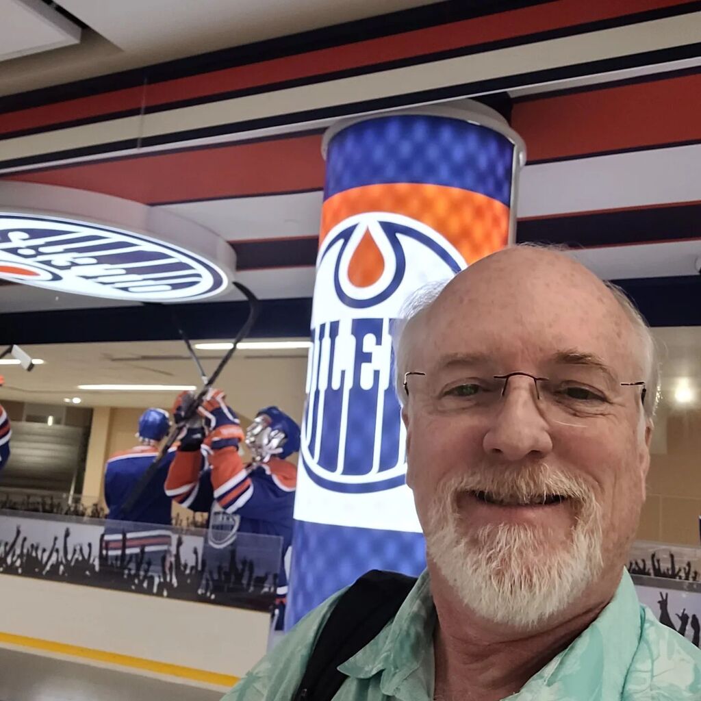 Ben_Mac's tweet photo. From Phx at 90 degrees to Edmonton 0 Celsius. https://t.co/koUgsyh4EX https://t.co/uQ9BeQVbCa
