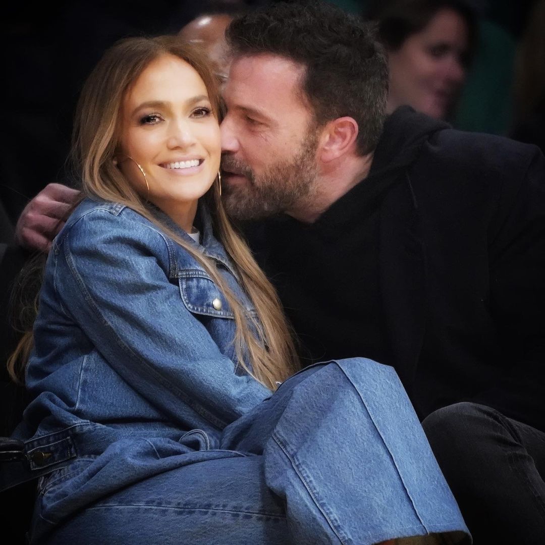 Keeperfacts1's tweet photo. Just them 🫶🏻
@jlo
🏷️ #jlo #jenniferlopez #jenniferaffleck #benaffleck #bennifer #thisismenow #superbowl #thisismethenandnow #shotgunwedding #jlovegas #jlobeauty #jlofashion #jlofans #jlostyle #jloqueen #jlodancers #jlochallenge https://t.co/tmNJiAslu3