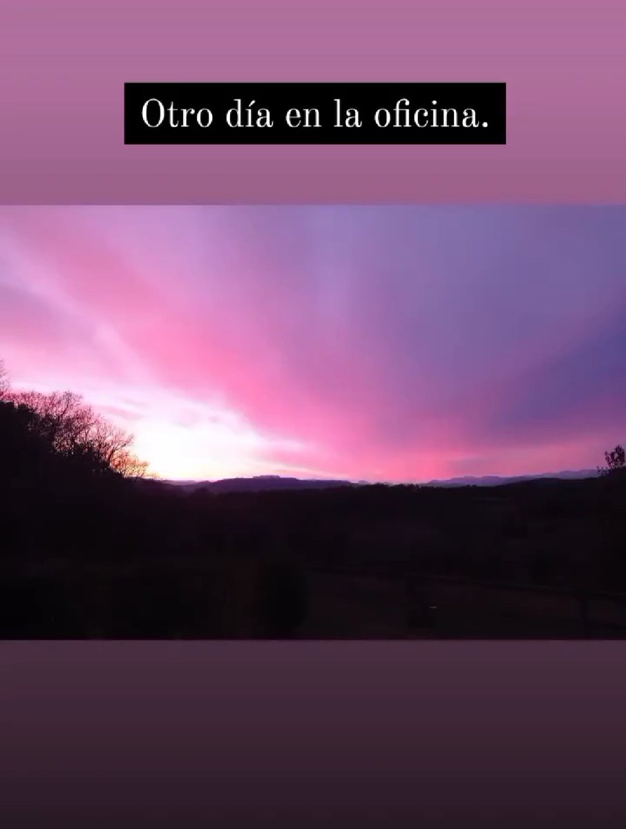 _______
______▫️

Buenos días desde la oficina perfecta, sin máquina de café, sin aparatos.. 
Solos naturaleza, el amanecer y yo 
🌸 #BuenosDiasATodos