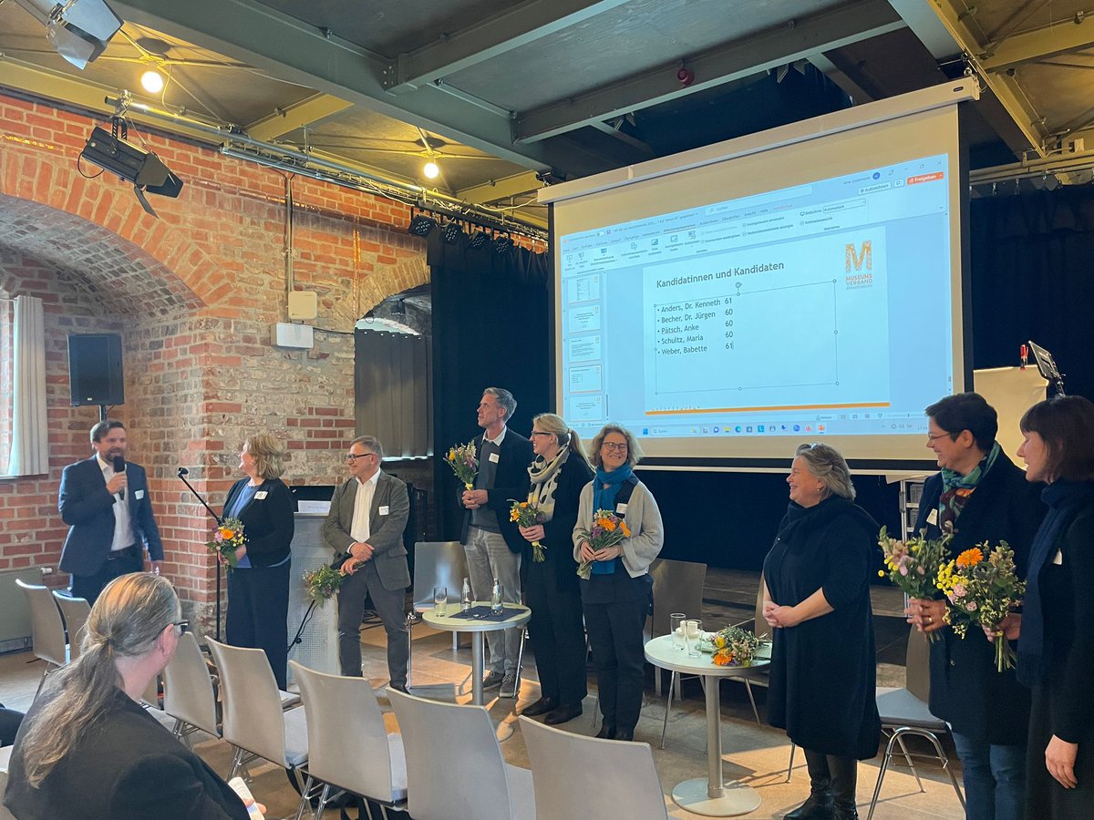 Gestern haben unsere Mitglieder auf der Verbandstagung einen neuen Vorstand gewählt: Dr. Jürgen Becher (SPSG), Babette Weber (Museumsverbund Elbe-Elster), Maria Schultz (Gedenkstätte Lindenstraße), <a href="/ankepaetsch/">Anke Pätsch</a> (Kleist Museum) und Dr. Kenneth Anders (Oderbruch Museum Altranft).