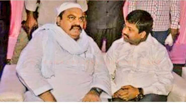 ये नंदी आदित्यनाथ सरकार में कैबिनेट मंत्री है
मंत्री रहते हुए इलाहाबाद में अतीक अहमद के तमाम अवैध कामों में पार्टनर और कालेधन के राजदार रहे हैं।

सबसे पहले मुख्यमंत्री अपने कैबिनेट मंत्री को तत्काल बर्खास्त करें।

इनके गोरखधंधे की CBI,ED,इनकम टैक्स से जांच करायें
<a href="/myogiadityanath/">Yogi Adityanath</a>