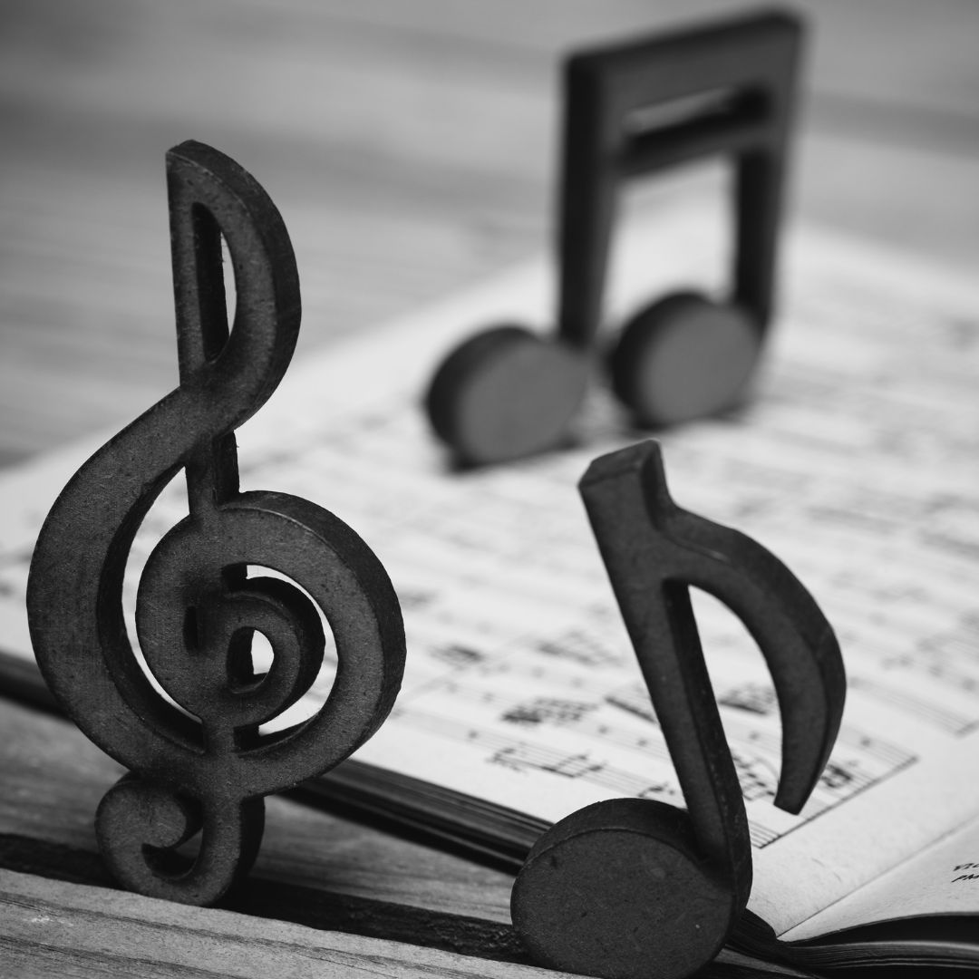 🎼 Del 5 al 7 de junio APRENDE A DISFRUTAR DE LA MÚSICA CLÁSICA con el musicólogo Faustino Núnez. 

Este seminario puede realizarse:

▪️ De forma presencial: ow.ly/e9AA50NLqai 
▪️ Online ow.ly/ZrV550NLqz6

✍️ Inscríbete en los enlaces.

#UCA #UniversidaddeCádiz
