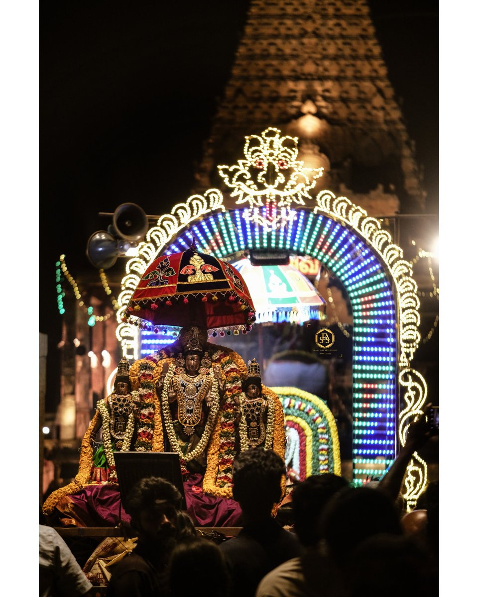 Nammathanjavur2's tweet photo. தஞ்சை பெரியக்கோயில் சித்திரை திருவிழா #முதல்நாள்
Photos - #SFAS
#Nammathanjavur #Thanjai #Thanjaianz #bigtemple #periyakovil @UpdatesTanjore https://t.co/Bqp26t9mqV