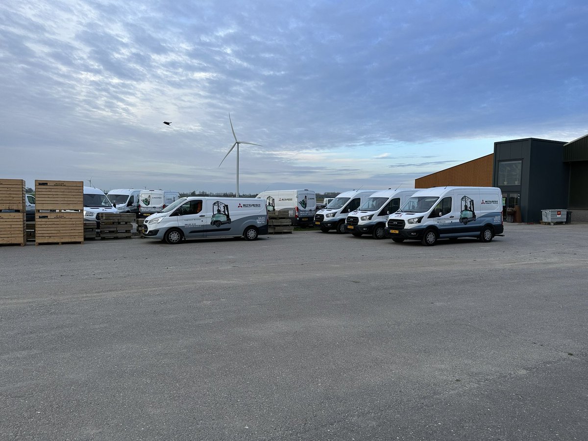 De Hyster moet vandaag maar binnen blijven, anders komt deze klant van <a href="/MarbeldeGraaf/">Marbel de Graaf</a> niet meer terug denk ik…😁