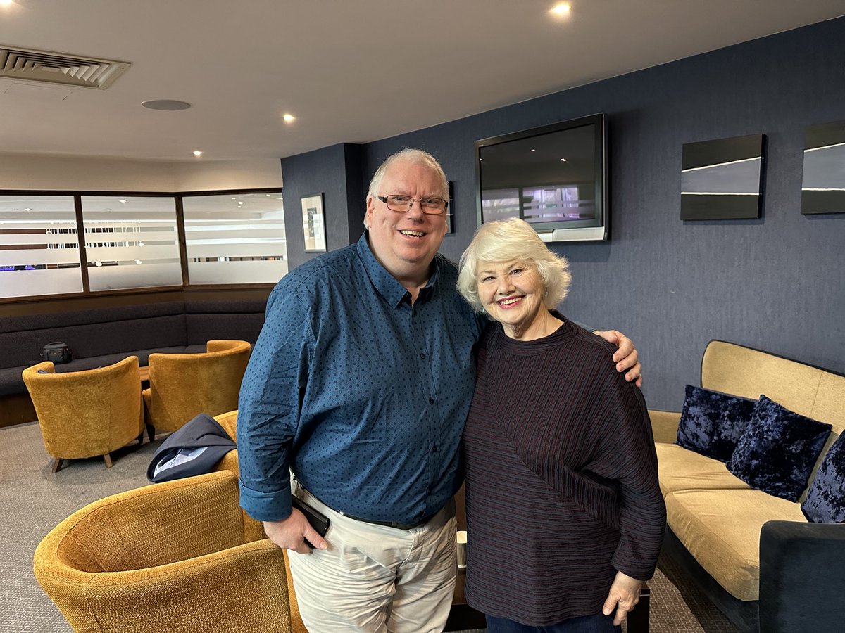 AnnetteBadland1's tweet photo. #DrWho
A brief reunion with the wonderful (in every way)
#EricPotts ππππ₯³π
For those in the know- no π¨π¨ or π€ π€ only π€£π€£ and β€οΈβ€οΈ https://t.co/CqCpfii7f4