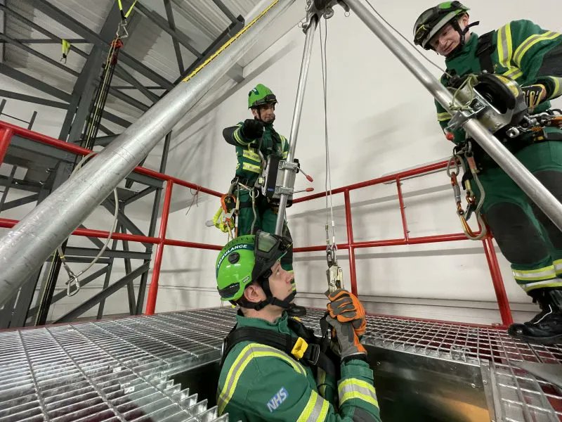 NARU_org's tweet image. . @SECAmbHart #paramedics to benefit from #ConfinedSpace training facility installed at their Ashford base.

The specialist container, donated by West Sussex #FRS, has been repurposed to cater for @SECAmbulance’s #UKHART #training requirements.

More here: buff.ly/40w7eip