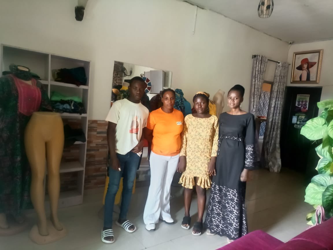 NFoodbank's tweet photo. Yesterday, @Nfoodbank in collaboration with @fashionableidapparel empowers unemployed displaced women in our community through skill acquisition. Six vulnerable women have started training through the @Nohungerfoodbank Empowering Communities Initiatives. https://t.co/Eb1UA7enUU