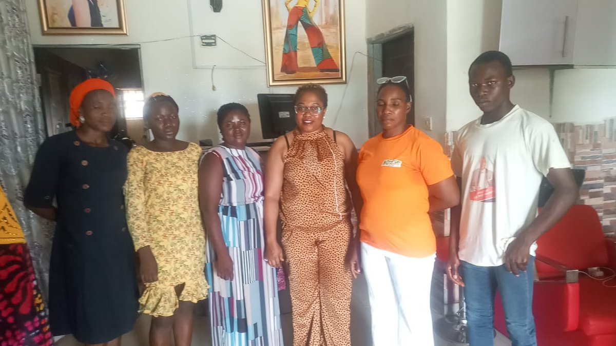 NFoodbank's tweet photo. Yesterday, @Nfoodbank in collaboration with @fashionableidapparel empowers unemployed displaced women in our community through skill acquisition. Six vulnerable women have started training through the @Nohungerfoodbank Empowering Communities Initiatives. https://t.co/Eb1UA7enUU