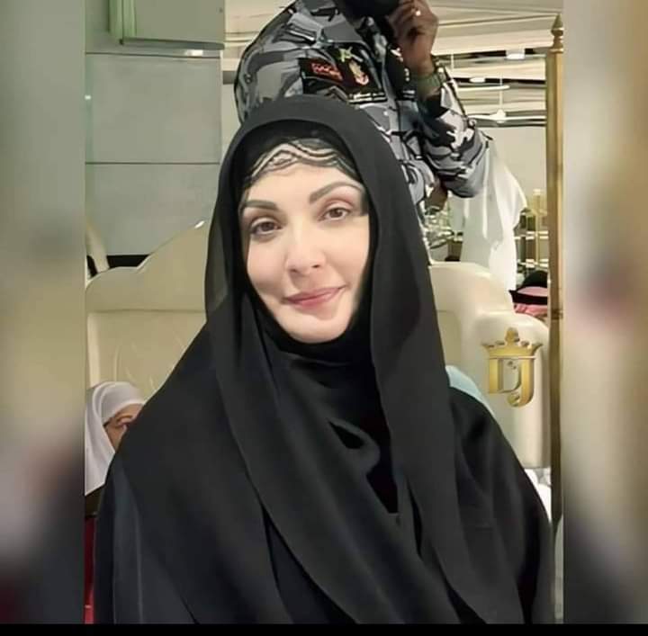 Mumra_Official's tweet photo. دختر چورِ پاکستان مریم نواز صاحبہ سے درخواست ہے آپ کو کافی عرصہ بعد عمرہ کی سعادت نصیب ہوئی ہے اللہ آپ کا عمرہ قبول فرمائے بس  آپ سے ایک درخواست ہے کہ آپ کے پاس جتنی بھی گندی ویڈیوز ہیں اب ڈیلیٹ کر دیں دوبارہ دیکھنے سے آپ کو گناہ ہوگا
@MaryamNSharif @CMShehbaz https://t.co/Kq4clL8jV9