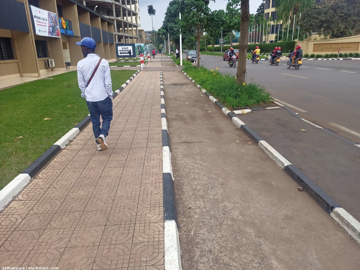 a3Route's tweet photo. 09:24 A #pedestrian #walkway in #Kigali, #Rwanda & the same in #Nairobi,Kenya along #OuteringRoad.God help us. @SakajaJohnson
@aak_tpc @Walk21Network @kipmurkomen @TransportKE @Chriskost #safewalkways #sa https://t.co/of3gZdeZBp https://t.co/tDNqoHVkmK via @JWanzala