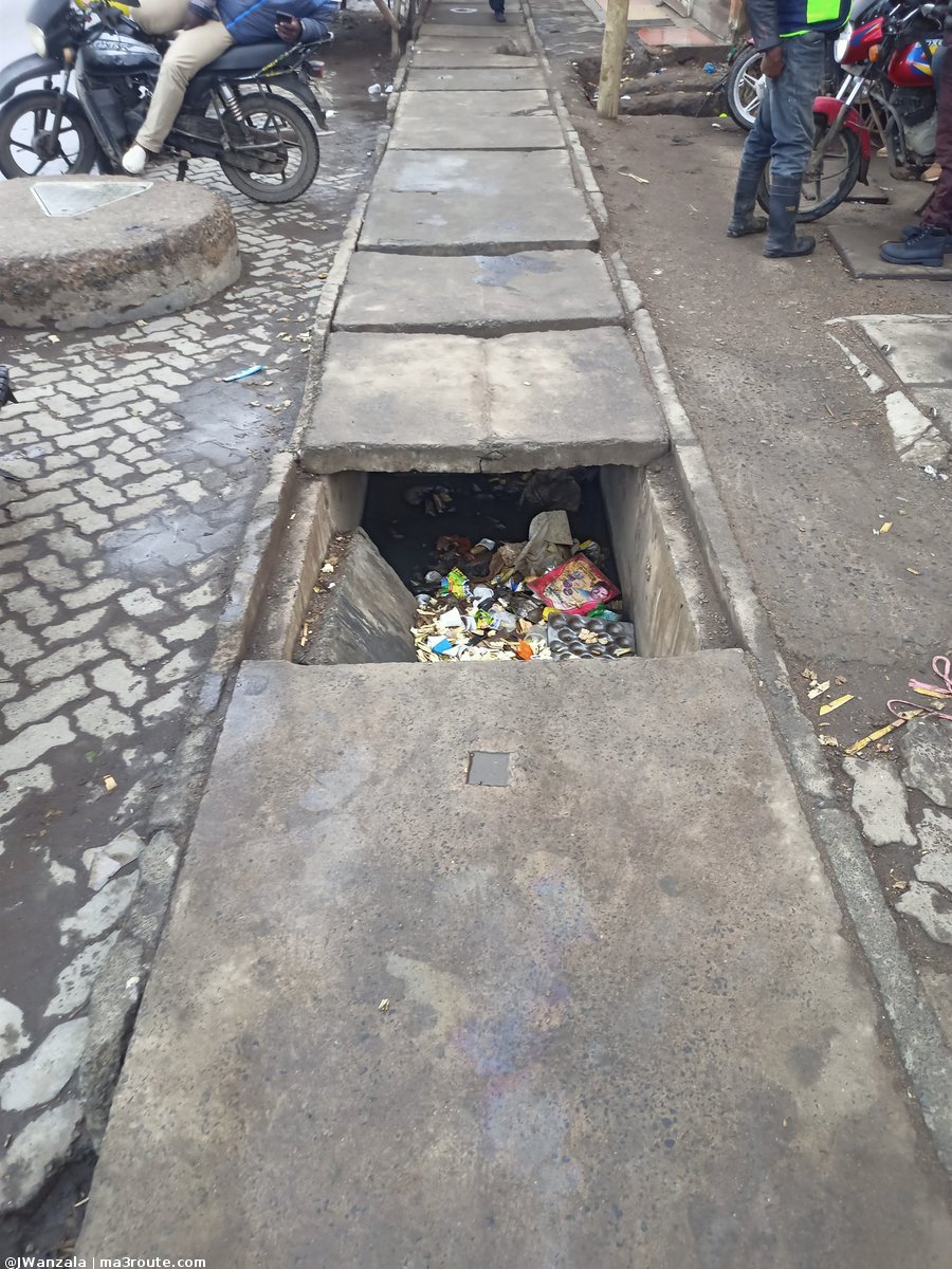 a3Route's tweet photo. 09:24 A #pedestrian #walkway in #Kigali, #Rwanda & the same in #Nairobi,Kenya along #OuteringRoad.God help us. @SakajaJohnson
@aak_tpc @Walk21Network @kipmurkomen @TransportKE @Chriskost #safewalkways #sa https://t.co/of3gZdeZBp https://t.co/tDNqoHVkmK via @JWanzala