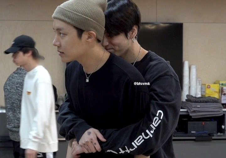 koobifiles's tweet photo. how could they separate them :( https://t.co/y0Nz17ZeN3