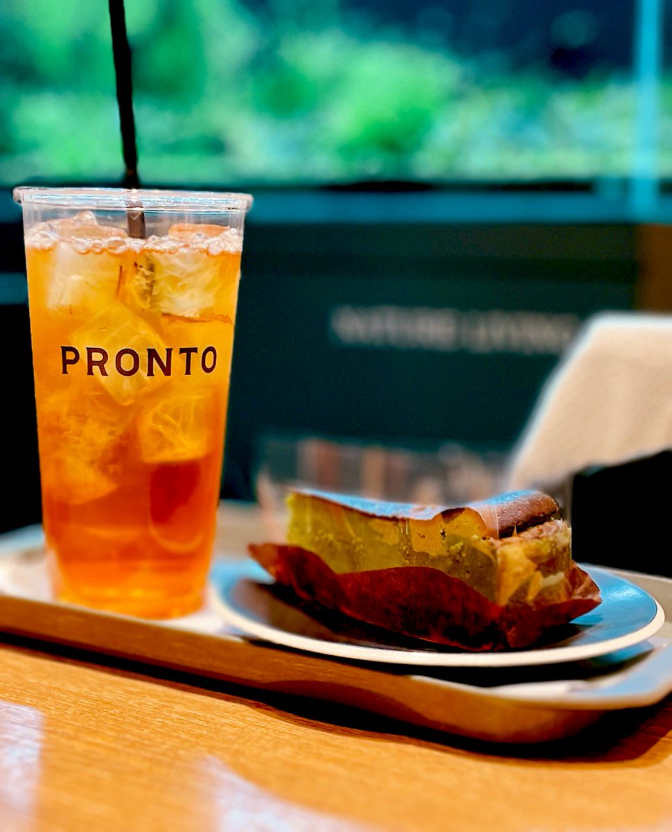 umimozu_tr's tweet image. カフェで仕事をしていたらおばあちゃんに話しかけられました。

「あなた、とても良い顔してる。得をするお顔ね」って。

人に感謝して笑顔でいたら幸せになれる。感謝することを忘れずにね、とのこと。

感謝の気持ち、忘れないようにします。

部下へ
仕事進まないから早く書類出せこら。