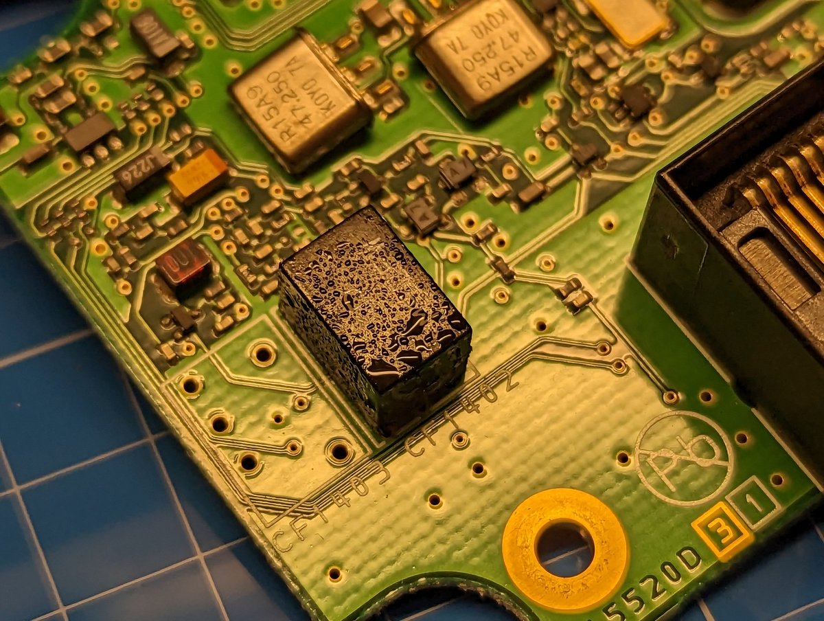 AI6MS's tweet photo. My Yaesu FTM-10R mobile radio was unable to properly receive signals anymore. The receive sensitivity was around 16-25uV(!!). One replacement 450khz IF crystal filter from the Yaesu parts store later and it's good as new! #righttorepair @iFixit @YAESUUK https://t.co/vw4J5mmdRh