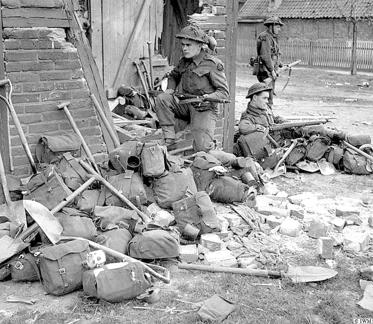 RG Poulussen on Twitter: "#OTD in 1945, Uelzen, Germany. Cameronians
