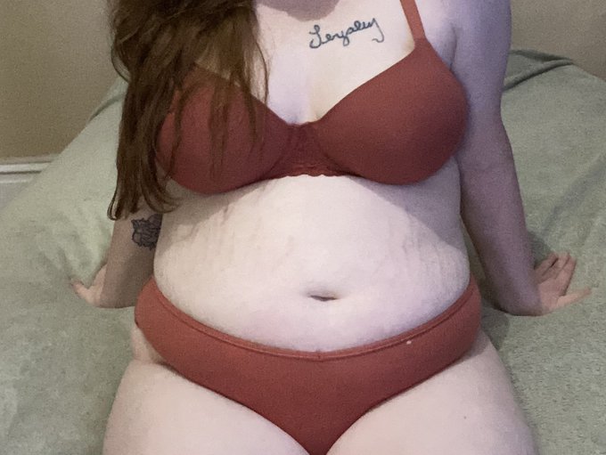 Do you like my chubby tummy??. Please like and RT! Send a tip if you like or requests a custom video<a href="/tag/ginger"class="tags"><span>#ginger</span></a><a href="/tag/curvygirls"class="tags"><span>#curvygirls</span></a><a href="/tag/milf"class="tags"><span>#milf</span></a><a href="/tag/bbwbooty"class="tags"><span>#bbwbooty</span></a>